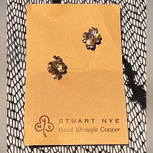 Vintage Stuart Nye Cooper & Sterling Floral Clip-on Earrings - Screwbacks - Picture 2 of 3